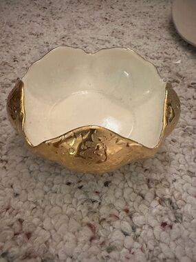 Vintage weeping bowl